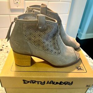 DIRTY LAUNDRY Gray Suede Ankle Boot - Size 8.5